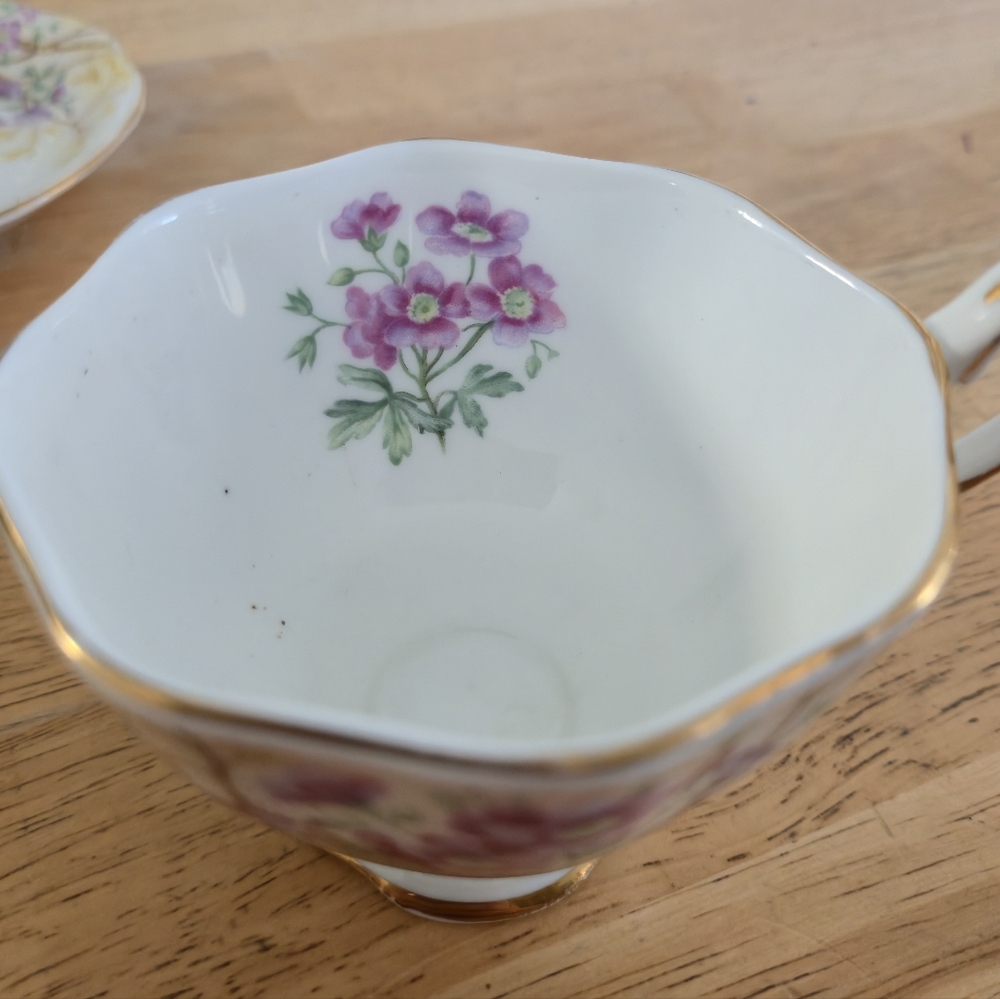 Royal Albert Wild Geranium Vintage Bone China Teacup Saucer Set Floral Gold Trim - Picture 6 of 8